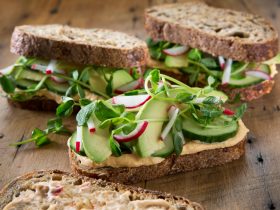 avokadolu pancarlı vegan sandviç