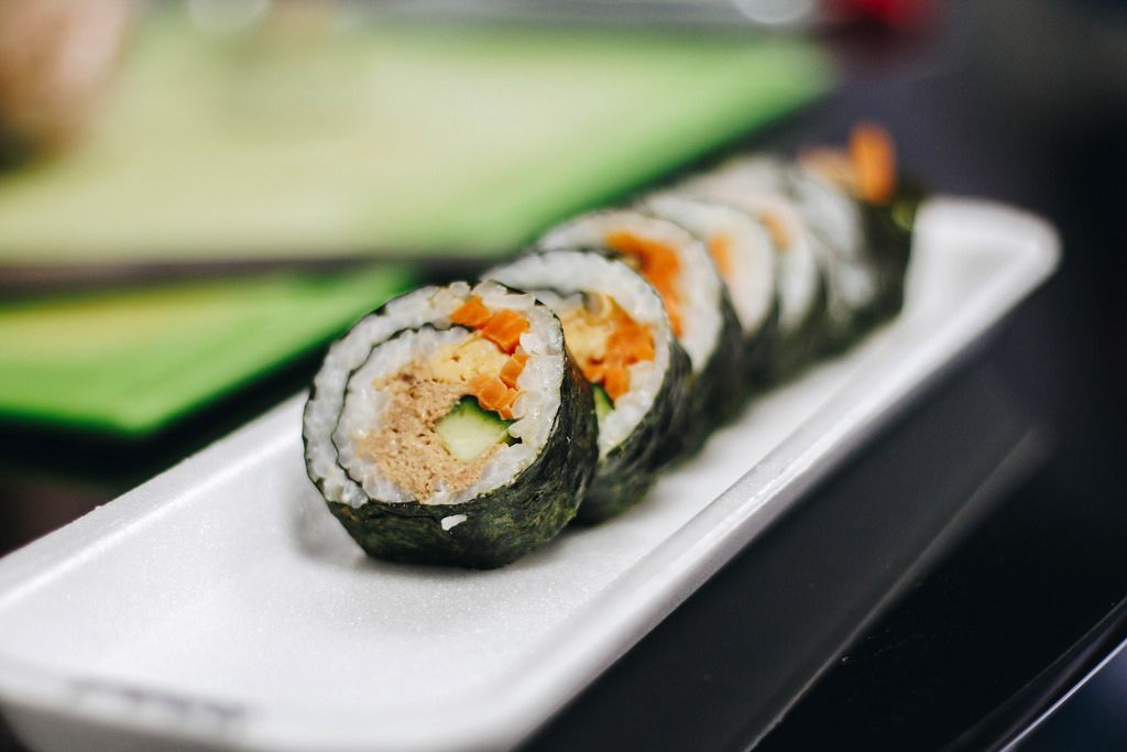 domatesli vegan sushi