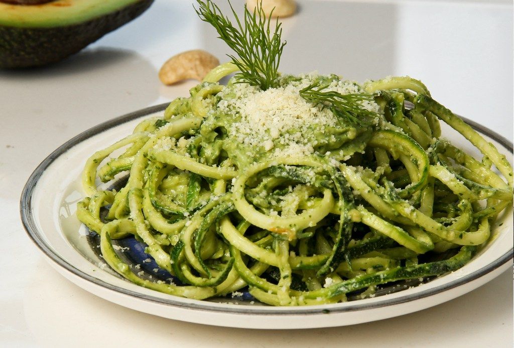 avokado soslu kabak spagetti 